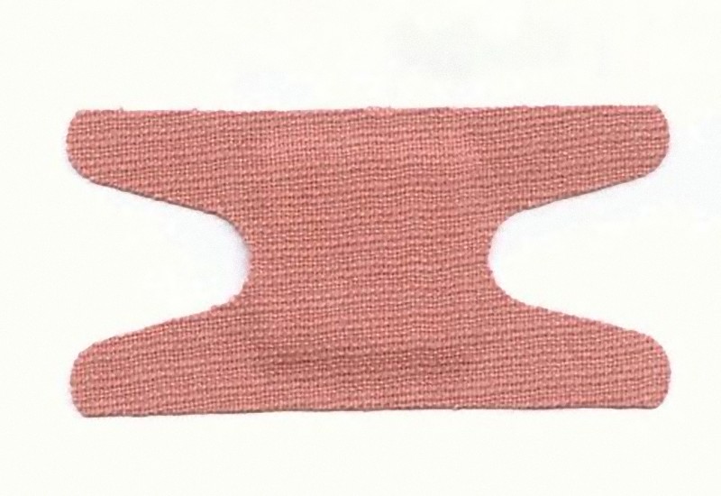 関節に絆創膏を貼るときは ひと工夫 を加えるだけで曲げやすくなる らばq 関節に絆創膏を貼るときは ひと工夫 を加えるだけで曲げやすくなる らばq