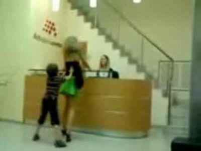 セクシーママに反抗する息子