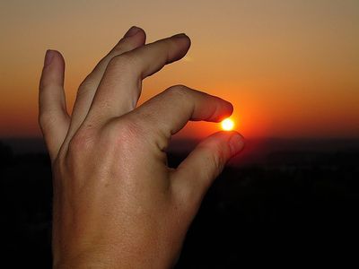 その手に太陽をつかんだ人々08