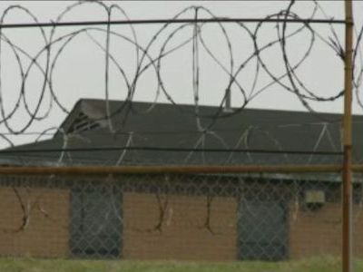 逃げた先は刑務所だった00