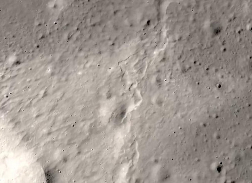 月は縮んでいた01