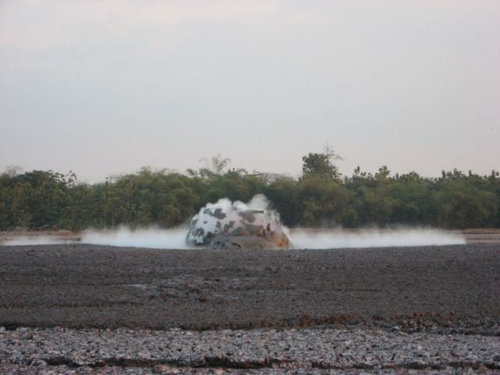 泥火山の泡03
