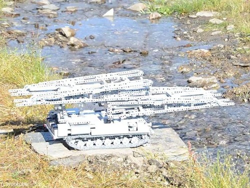 自分で橋を架けて渡り 回収までするレゴの 架橋戦車 がすごい 動きが注目を集める マピオンニュース 自分で橋を架けて渡り 回収までするレゴの 架橋戦車 がすごい 動きが注目を集める マピオンニュース