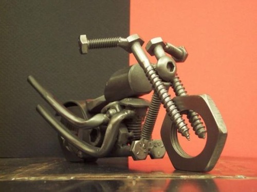 工具を溶接したアート21