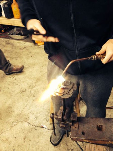 鉄塊を使って彼女にロマンチックなプレゼント04