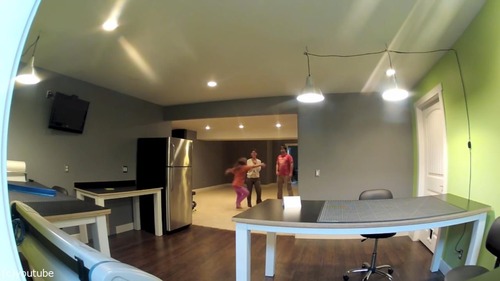 娘と妻が外出中に夫が家をリフォーム22