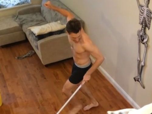 ルームメイトの掃除01