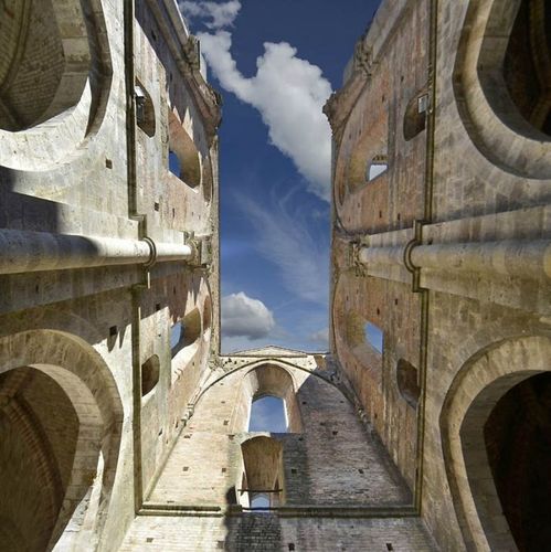 建物から見上げた空17