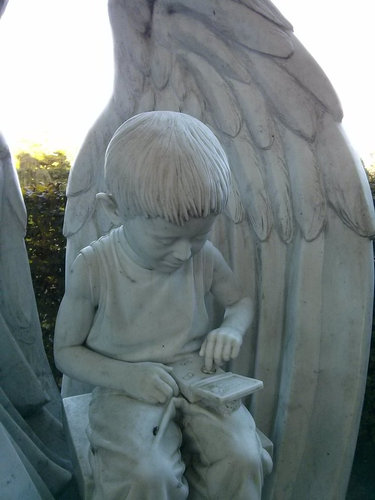 子供の墓碑02