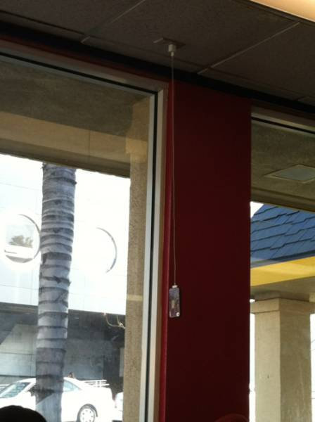 天井からスマホの充電05