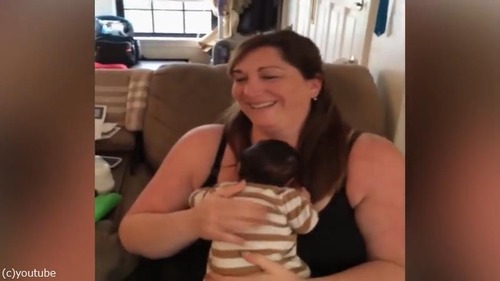 パパの寝相がキュート過ぎる02