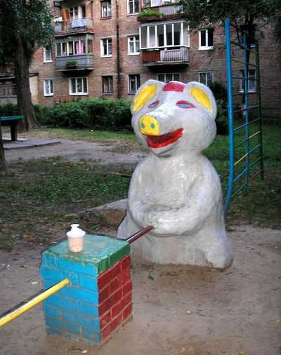 ロシアの公園の遊具02