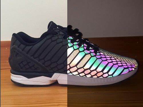 黒い靴に光を当てると01