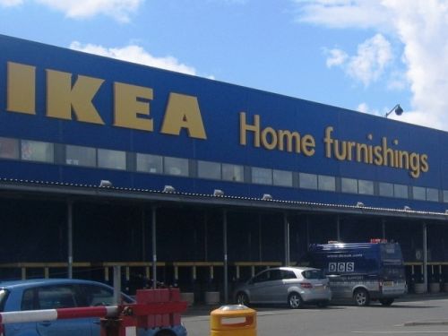 IKEAの店員のシャツ00
