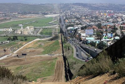 予想と真逆なことになっているアメリカ・メキシコ国境線の画像