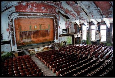 廃墟となった劇場07