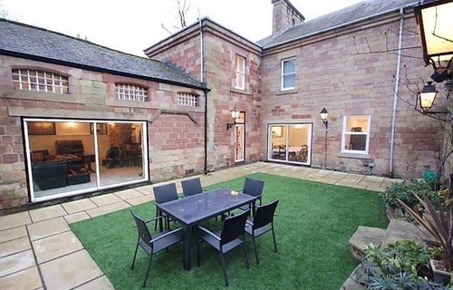 イギリスの旧警察署が売りに出させる02