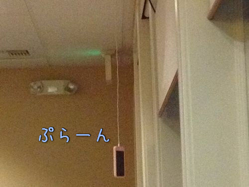 天井からスマホの充電00