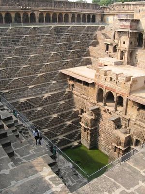 階段だらけのインドの井戸「Chand Baori」02