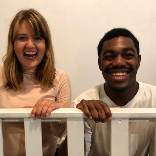 22年前に養子にもらわれたときの写真を再現した01