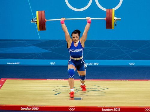重量挙げの女子選手