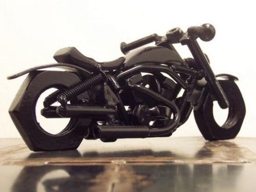 工具を溶接したアート20