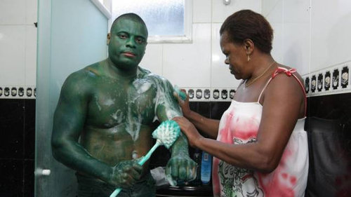 ハルクのコスプレで失敗03