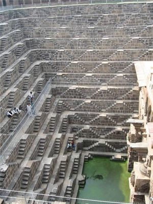 階段だらけのインドの井戸「Chand Baori」01