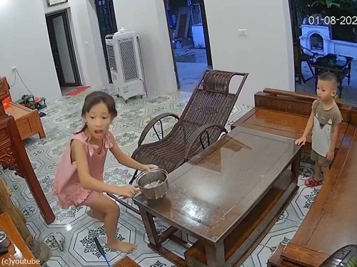 兄弟ゲンカでテレビ画面が割れてしまった…それを見た姉の反応が切なすぎる