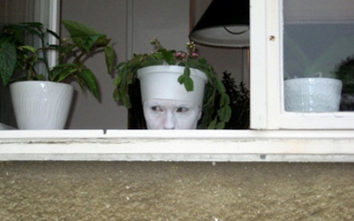 怪しげな隠れ方07