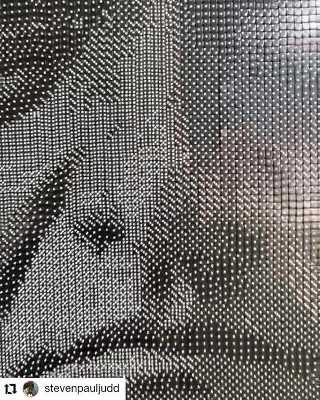 サイコロ2万個を並べてインディアンの伝説的な戦士を描いた…」圧倒され