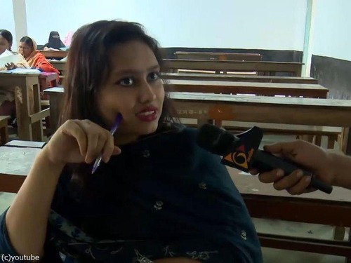 バングラデシュの女性議員、大学の試験で替え玉02