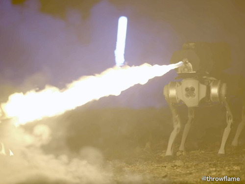 火炎放射犬型ロボット「Thermonator」