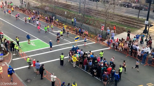 マラソン中の道路をどうやって渡るか02
