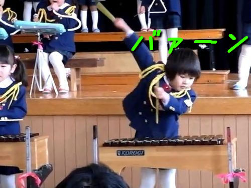 ダイナミックな木琴の男の子