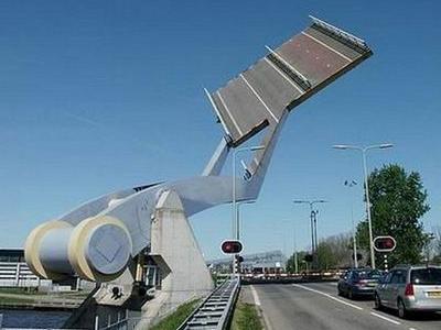 オランダの強引過ぎる架け橋00