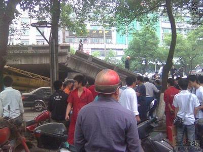 中国・高架橋事故02