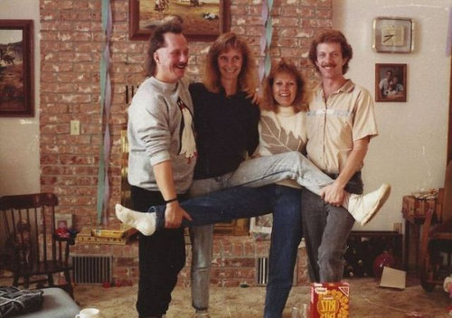 奇妙だけどステキ 4人兄妹が同じポーズで25年間撮り続けた写真 らばq