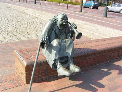 21.Curious old lady(嬉しそうな老婆)