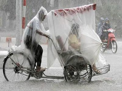 そこまで雨の中無理するなら歩くか車に乗ろうよ