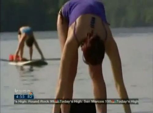 湖の上でヨガ01