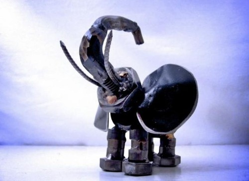 工具を溶接したアート13