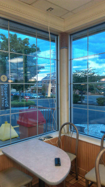 天井からスマホの充電08