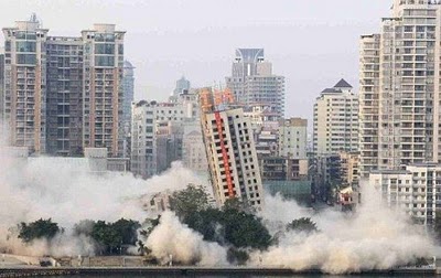 ���Υӥ뤬�ݲ����ʤ��ä�03