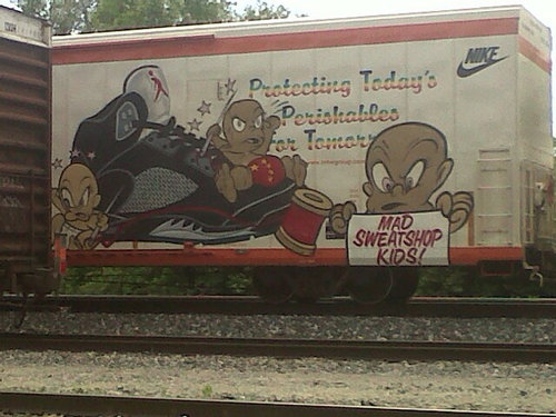 電車で見た最高の落書き05