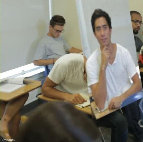 この中に1人、眠っている学生がいる02