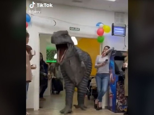 子供の誕生日に恐竜を雇ってみた