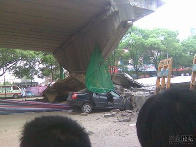 中国・高架橋事故04