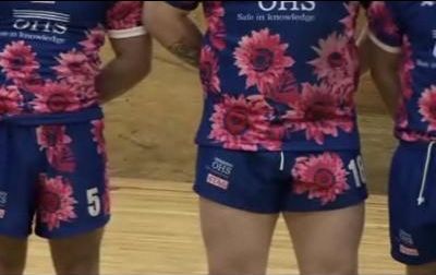 ピンクの花柄のラグビー・ユニフォーム01