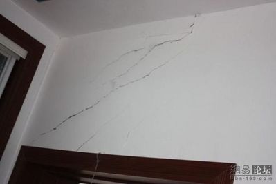 新築なのに倒壊寸前の中国の建物03